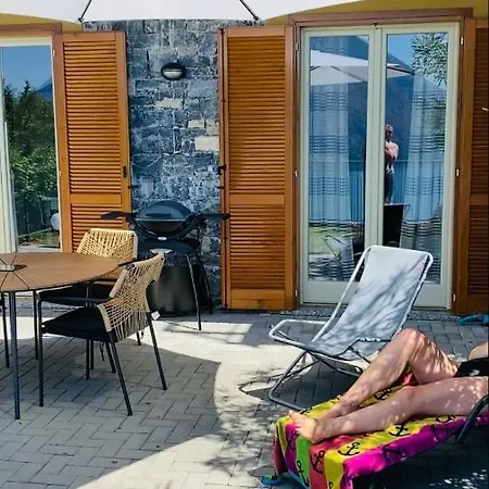 Pool, Terrasse Und Garten Mit Traumhafter Aussicht - Sunset View Daire